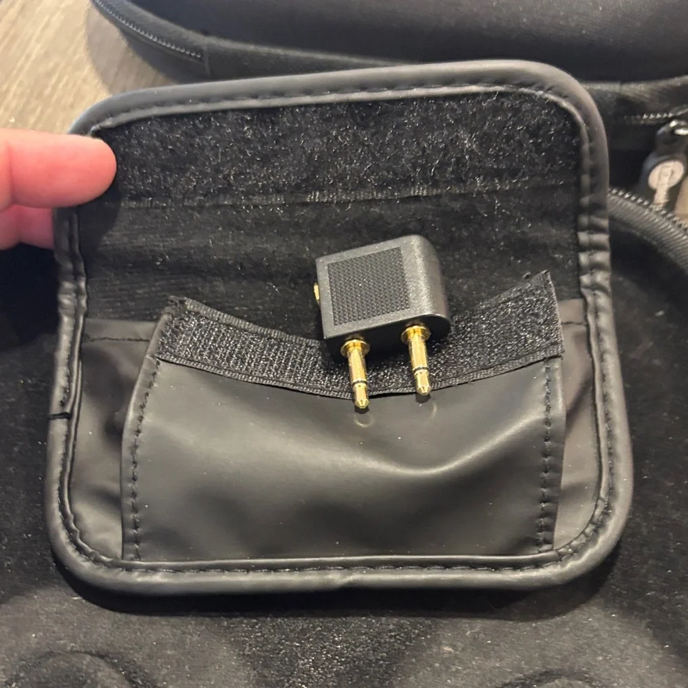 233621 Silver Wireless Headphones with Case - Picture 3 of 5